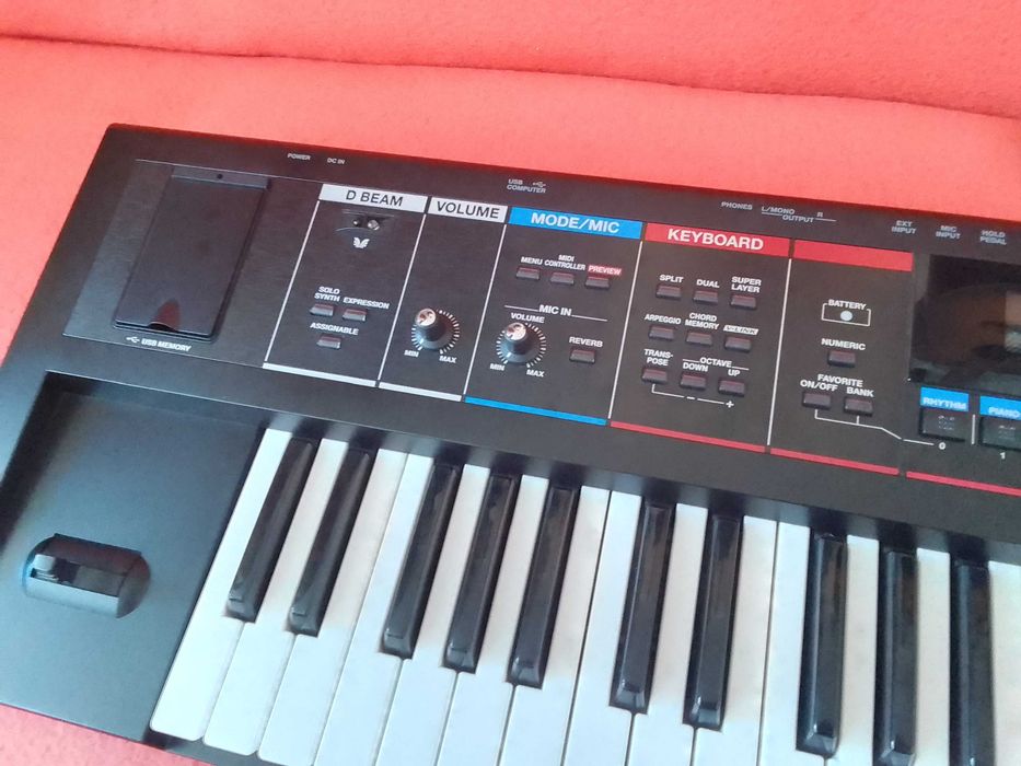Roland Juno Di Syntezator