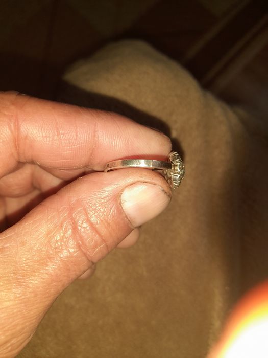 Продам серебряне кільце.