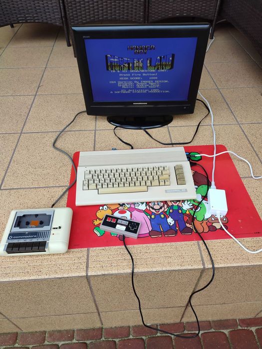 Commodore C64 cały zestaw z grami, pad, tapecart, sprawny, stan bdb.