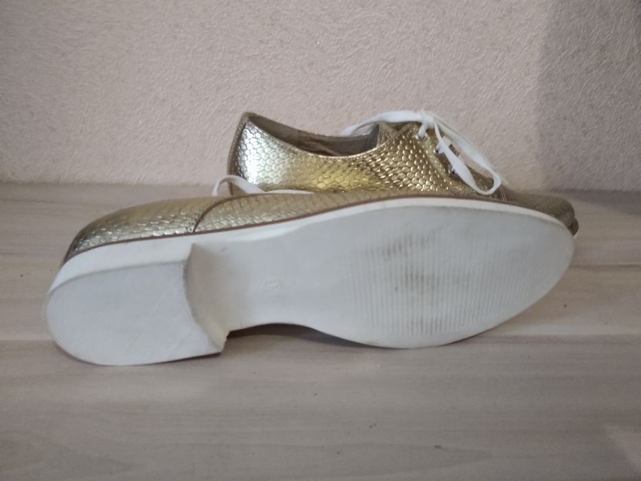 Продам туфли женские кожаные 37 размер, новые.