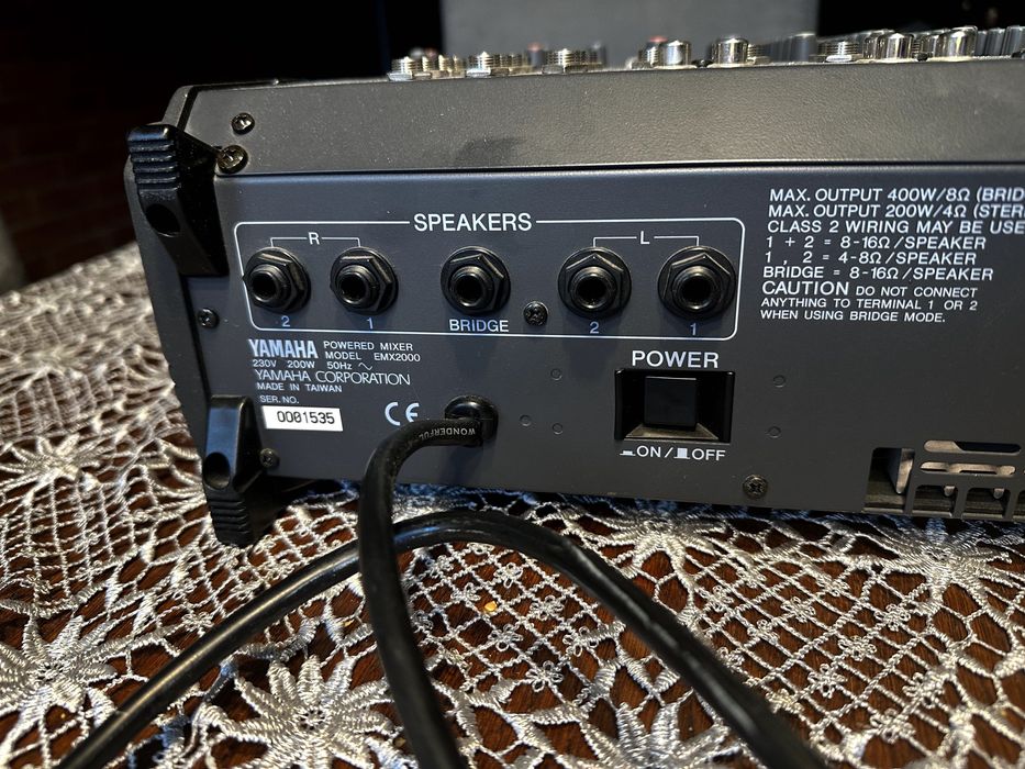 mikser estradowy EMX2000 Powered Mixer