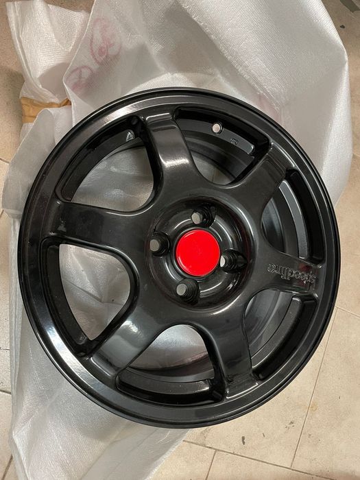 Jantes Speedline c/ centros

R15

ET 35 

4x100

6 1/2j 

Como Novas