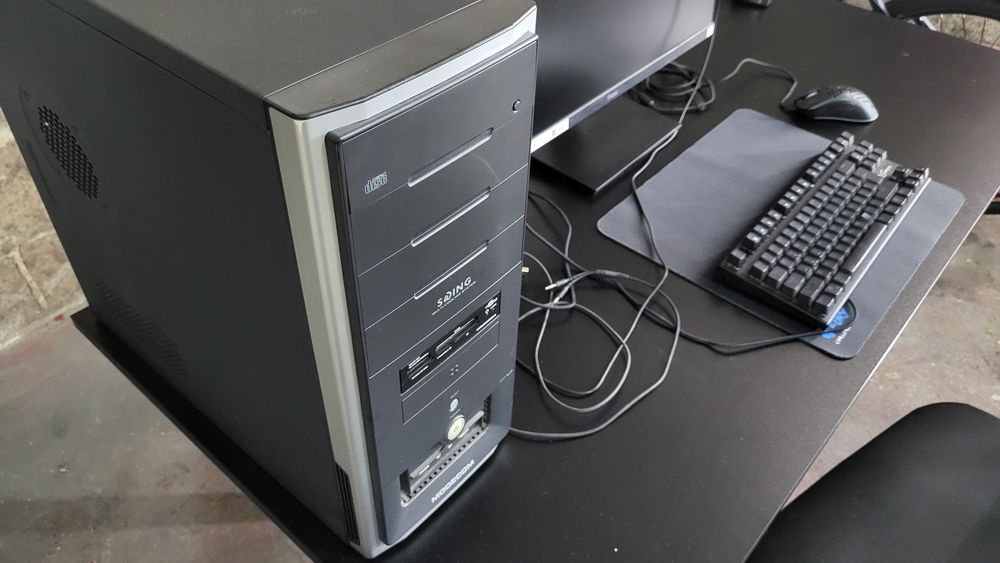 Sprzedam komputer + to co na zdjeciu