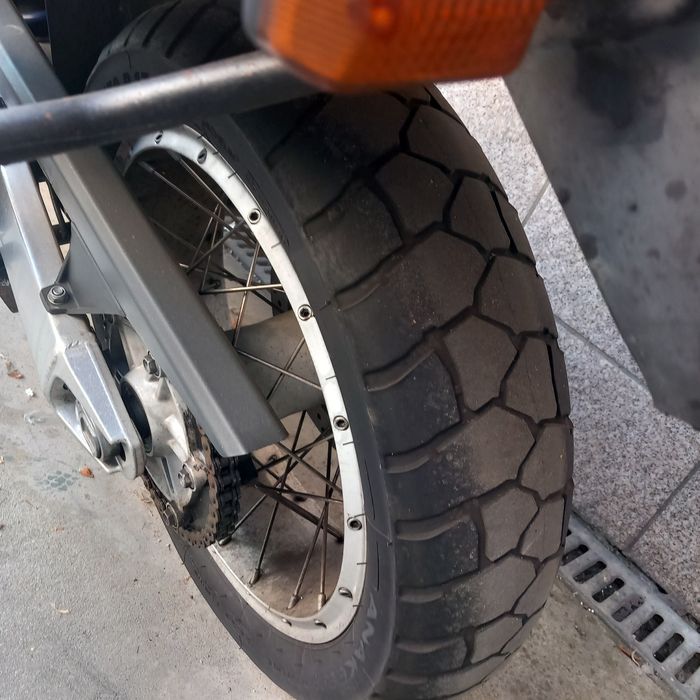 Aprilia ETV 1000 Caponord – 2004