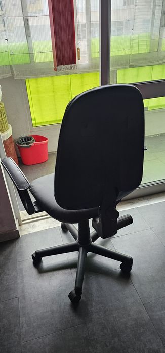 Cadeiras de escritório, casa.