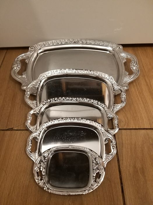 Komplet 5 stalowych tacek