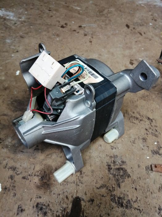 Мотор електричний.