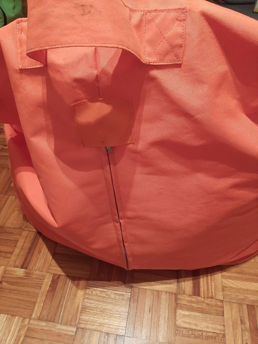 Puf grande impermeável Laranja