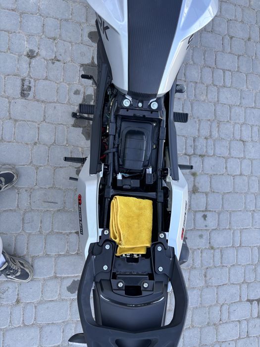 SPARK 200 R-32 док