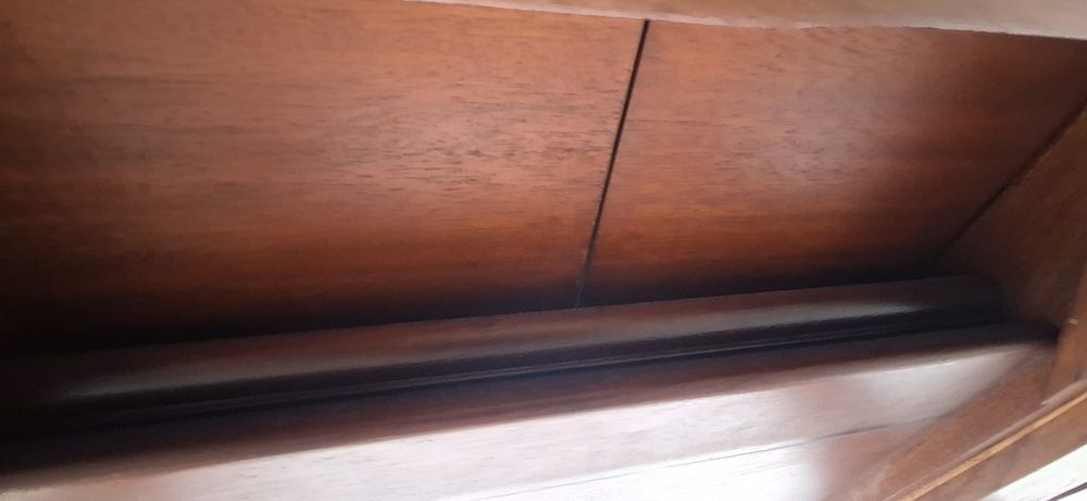 Móvel de sala com mesa extensível e 6 cadeiras de palhinha