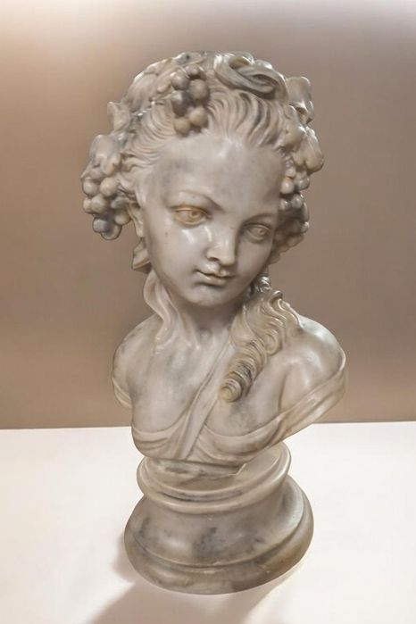 Busto, bastante pesado.