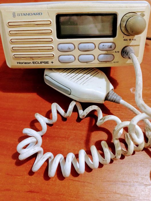 Морская-катерная радиостанция Standard Horizon Eclipse+.