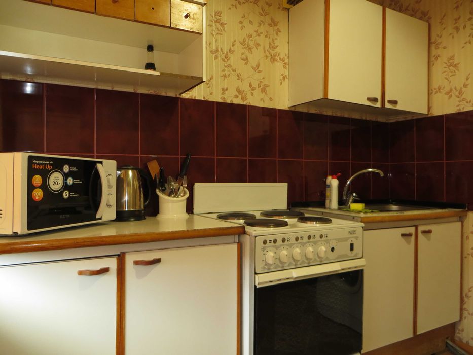 ст. метро "Героев Днепра"- 1 мин. ТЦ «Oasis». проспект Оболонский - 43