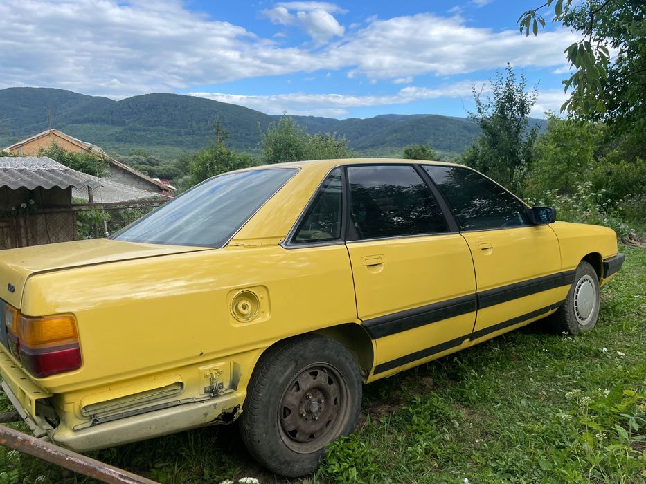 Продаю машину ауді 100