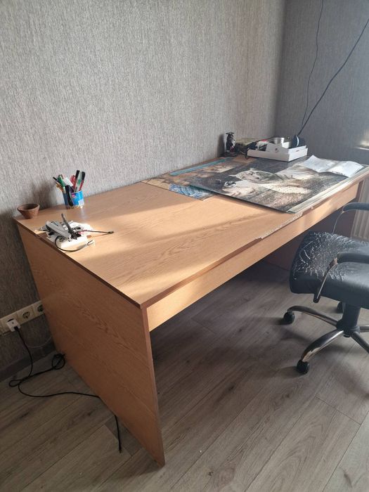 Стол письменный стіл