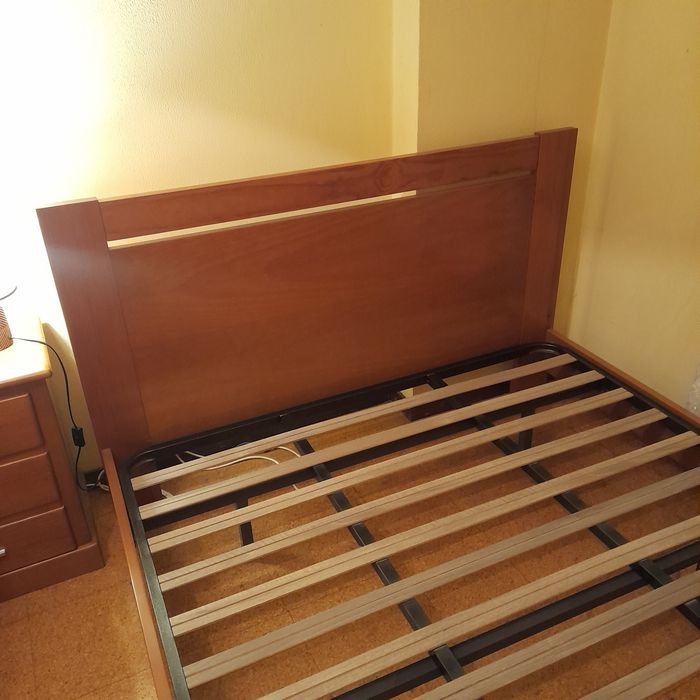 Cama de casal em perfeito estado