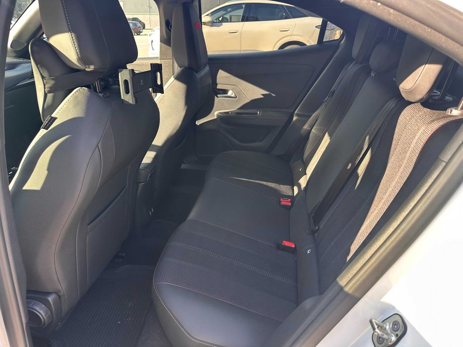 Продаю авто Opel Mokka 2023