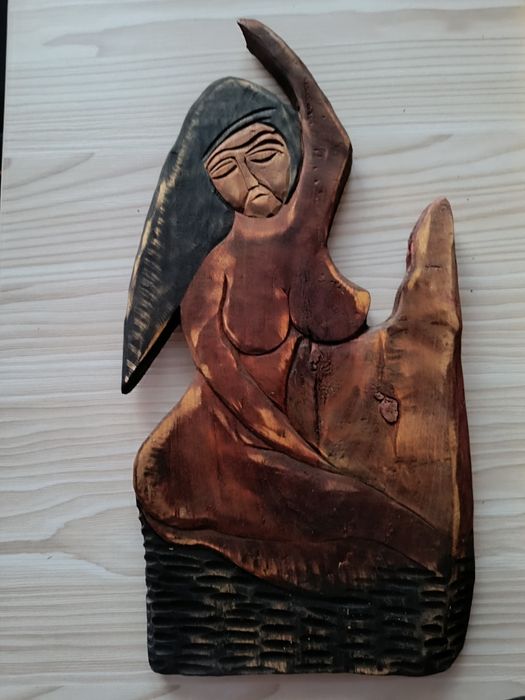 Płaskorzeźba drewniana