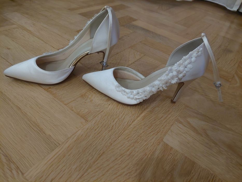 Buty ślubne ecru z tkaniny