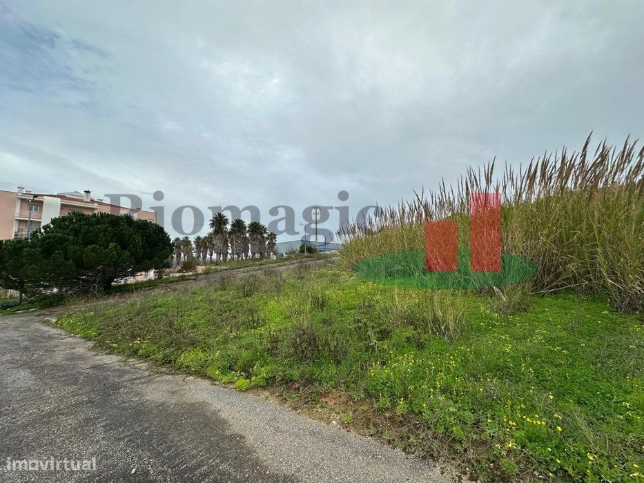 Lourinhã - Lote de Terreno para Construção Prédio de Habitação — Lourinhã E Atalaia, Lisboa
