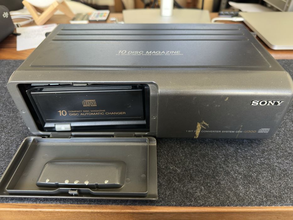 Sony CDX-U300 - caixa 10 CD