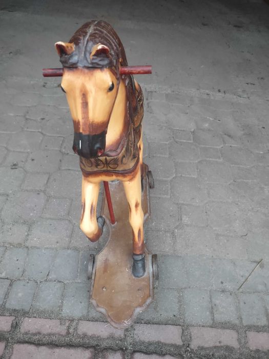 Stary Koń drewniany z karuzeli