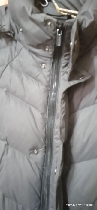 Зимний пуховик с капюшоном