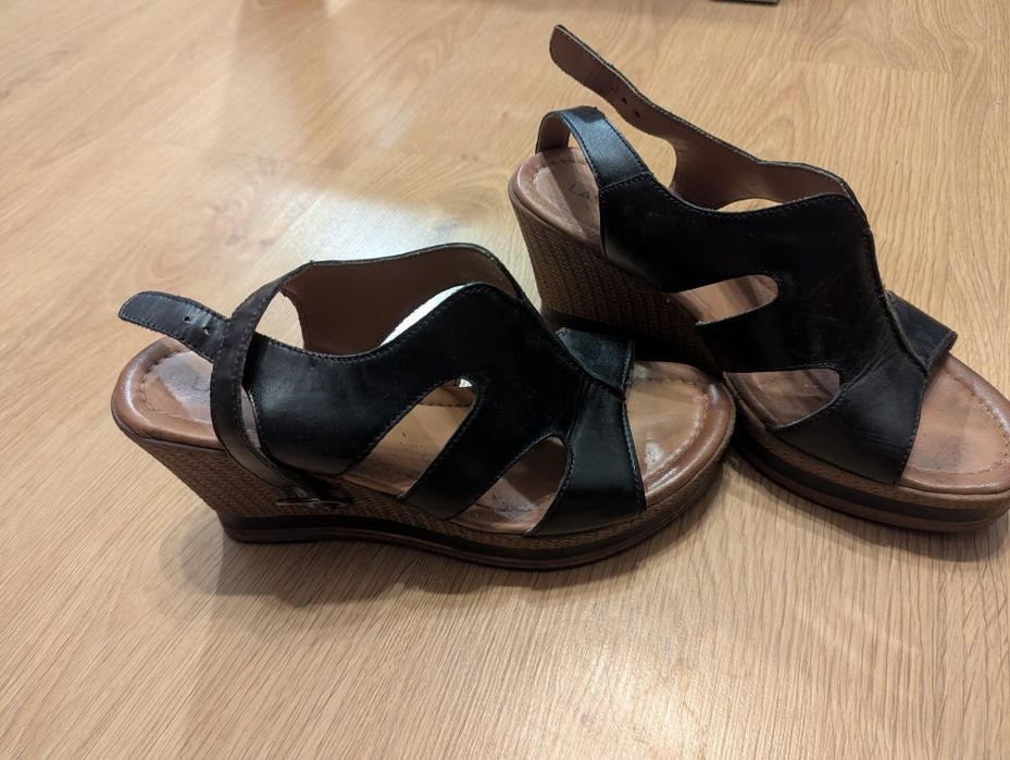 Buty na koturnie