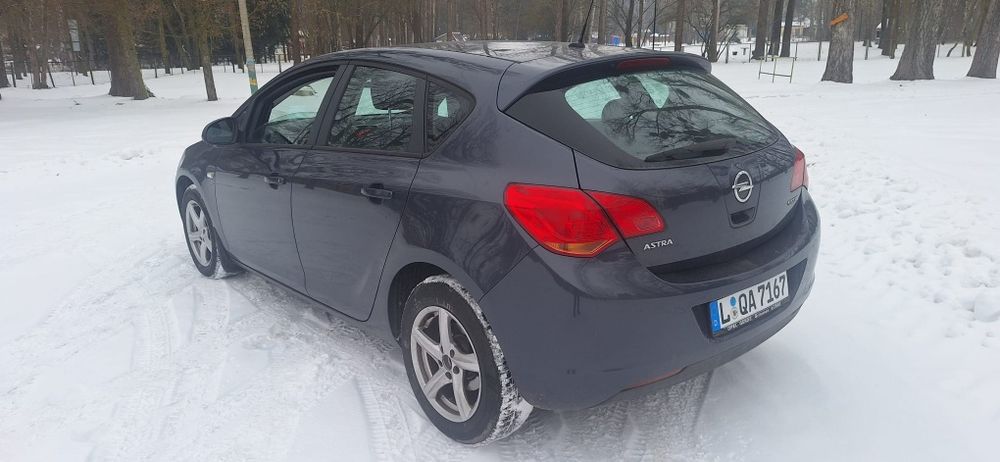 Opel Astra J 1.4 benzyna 100 koni z Niemiec