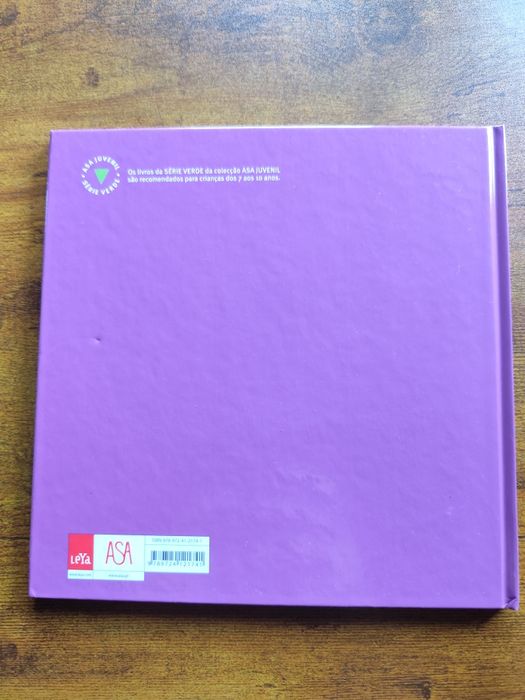 Livro infantil "A Nuvem Cor-de-Rosa" de Arsénio Mota
