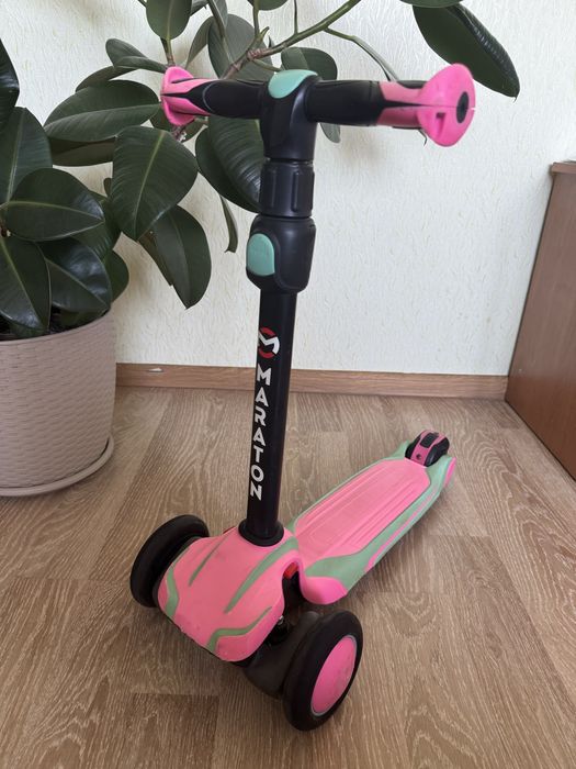 Трьохколісний самокат Maraton