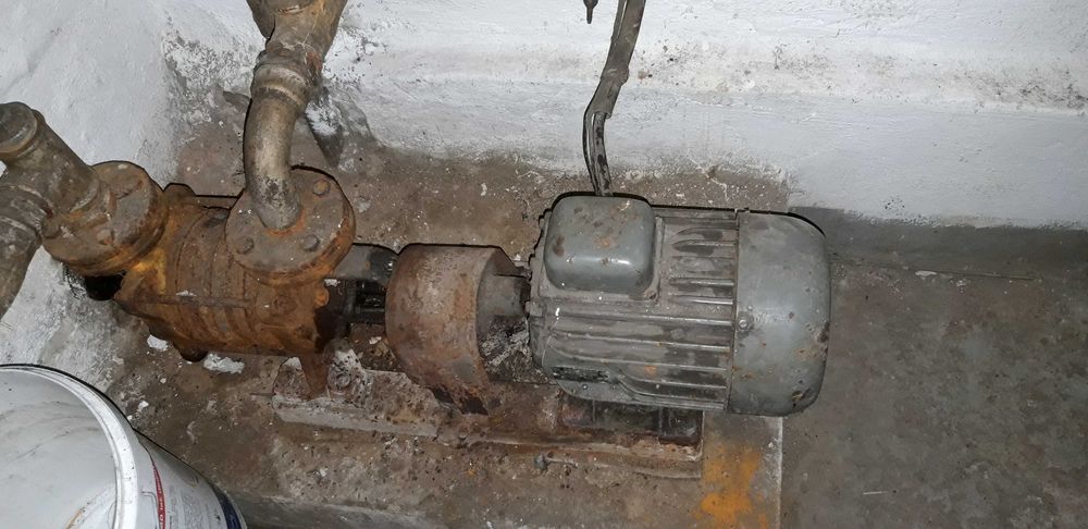 uzywana solidna pompa wody kpl Grudziadzka