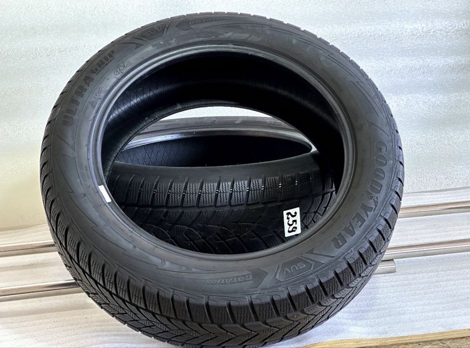 Автошини колеса резина 235/55 R19 Goodyear Ultra Grip 2020 рік