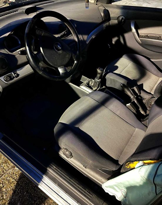 PARA PEÇAS Chevrolet Aveo de 2009 com boa mecânica