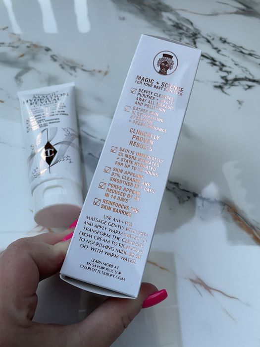 Очищувальний засіб для вмивання Charlotte Tilbury Magic Hydration Revival Cleanser