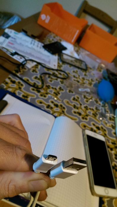 Apple- przewód USB męski- micro USB męski, ok. 100 cm;