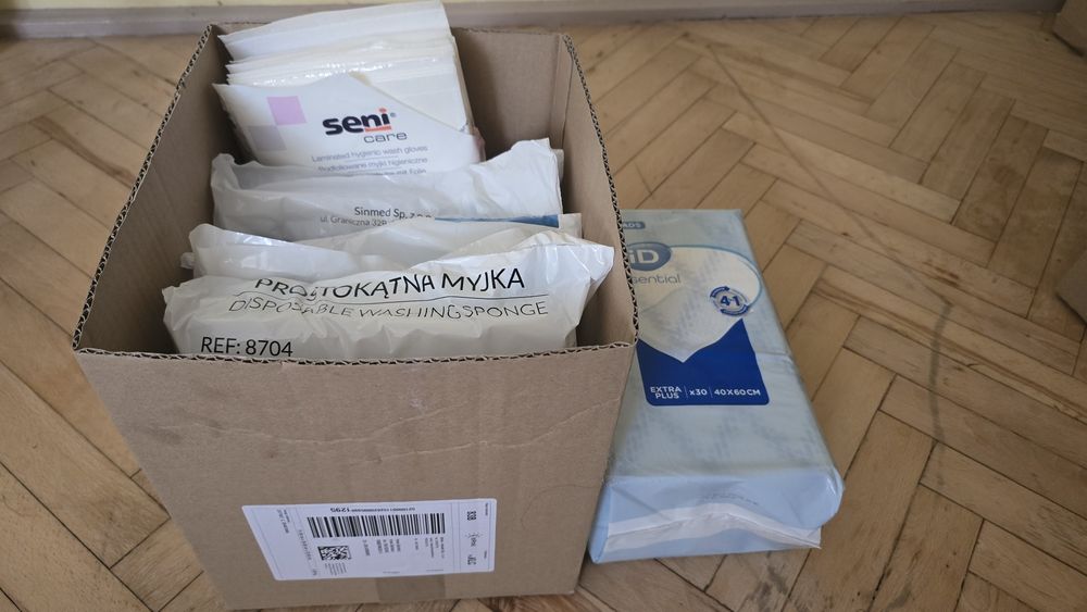 Myjka rękawica prostokątna pokryta mydłem SINMED/6 paczek po 24 szt.