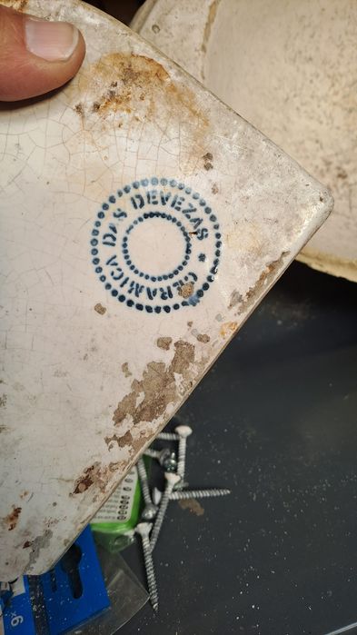 Lavatório da antiga fábrica de Cerâmica das Devezas