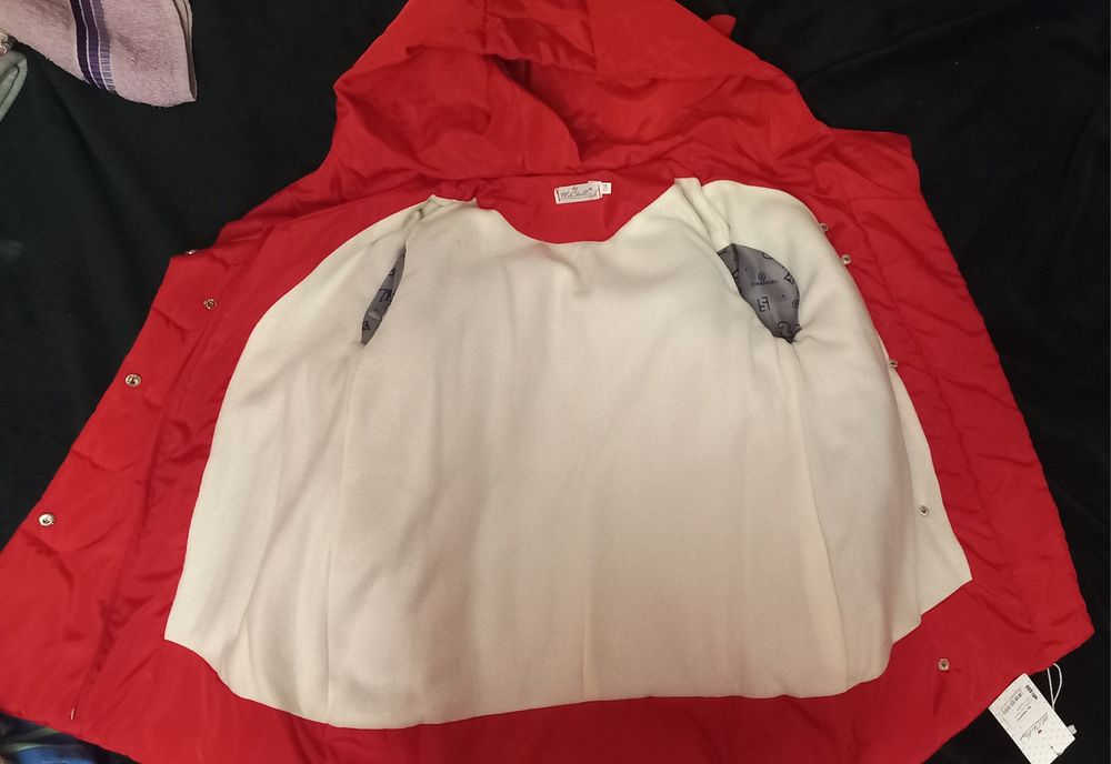 Курточка осіння на дівчинку 134 см