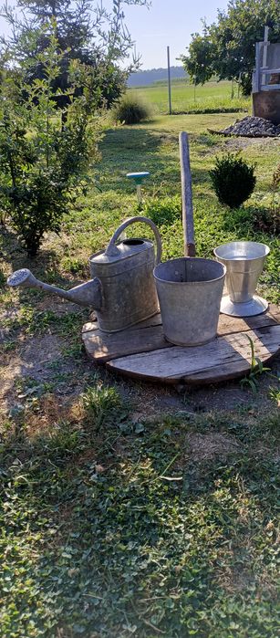 Dekoracje ogrodowe zestaw trzech elementów.