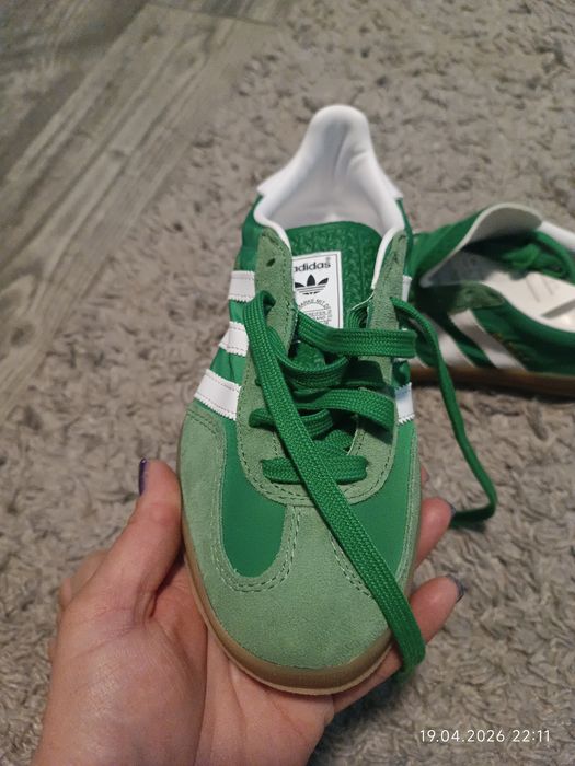 Продам новенькі кросівки adidas Gazelle