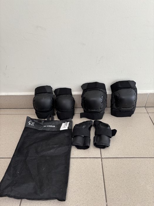 Zestaw ochraniaczy  i kask