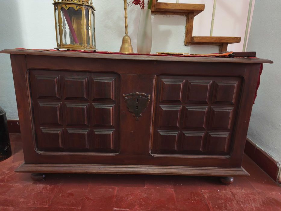 Baú com arrumação antigo de madeira