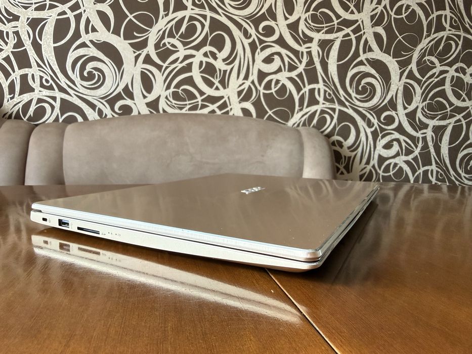 Ноутбук 15.6" Acer Swift 3 на Intel i7-8550U с 8ОЗУ/256SSD/FullHD/RoseGold