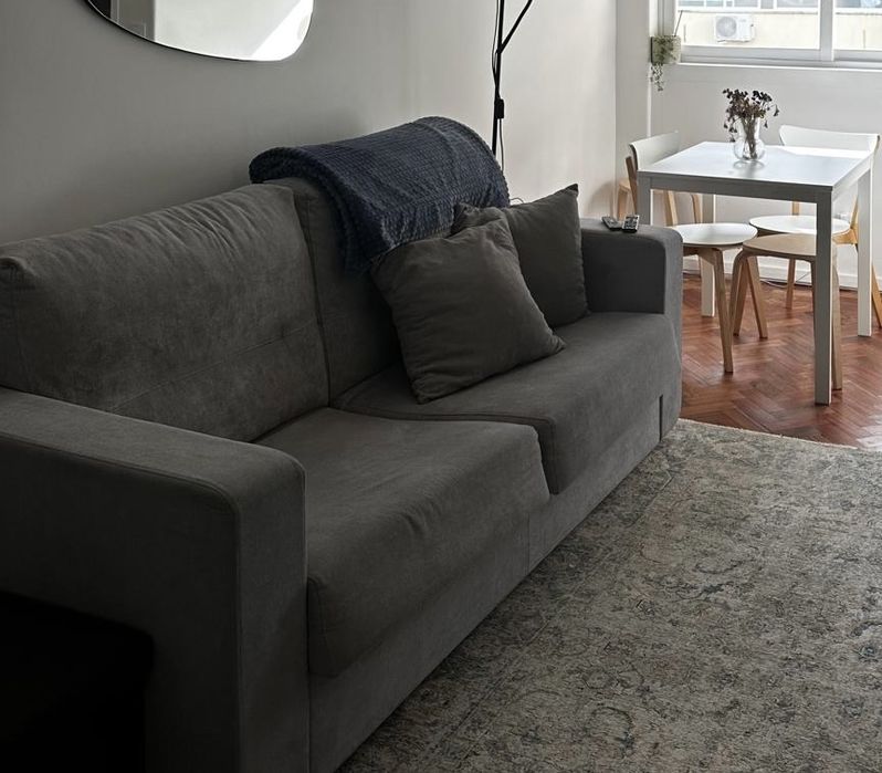 Sofá-cama cinzento de 2 lugares