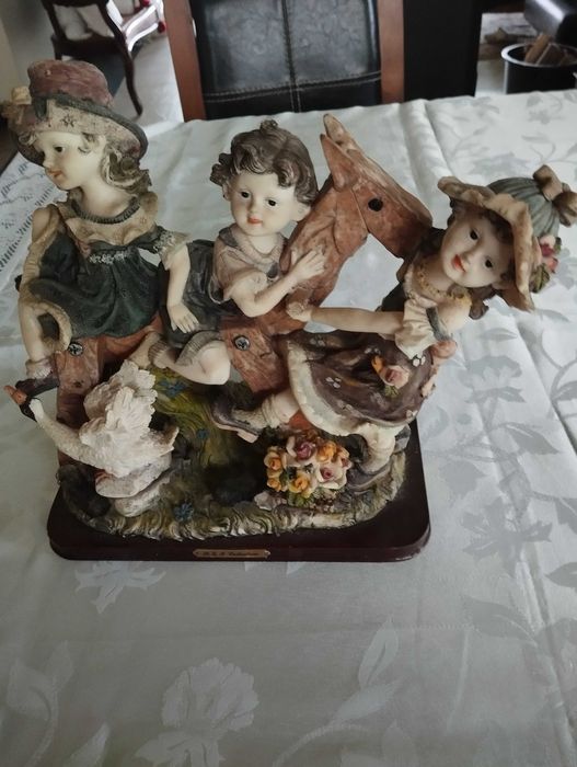 Estatueta em marfinite muito antiga em perfeito estado de conservação