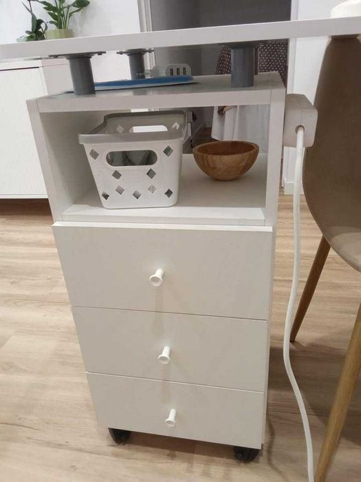 Vende-se mesa de manicure