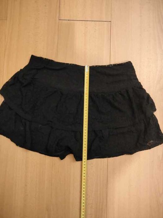 Skort (calção-saia), o que oferece o visual feminino de uma minissaia com uns calções por baixo
