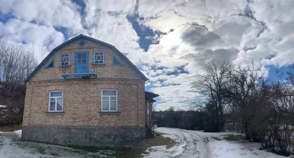 Терміново!продам будинок з ремонтом з виходом на воду