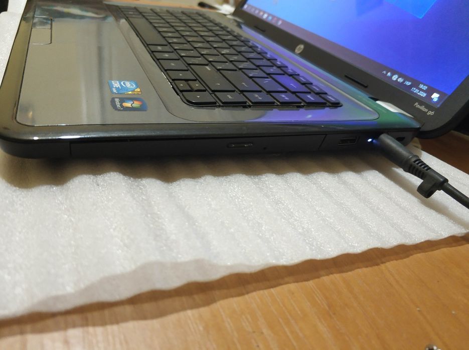 Ноутбук 15.6 дюймів з вебкамерою